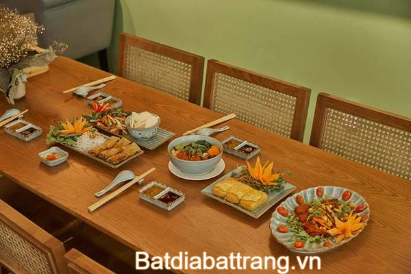 Bộ bàn ăn nhà hàng Việt